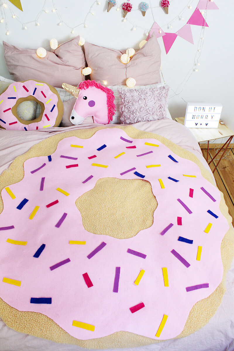 DIY Donut Decke ohne Nähen: Tumblr Zimmer Deko selber machen!