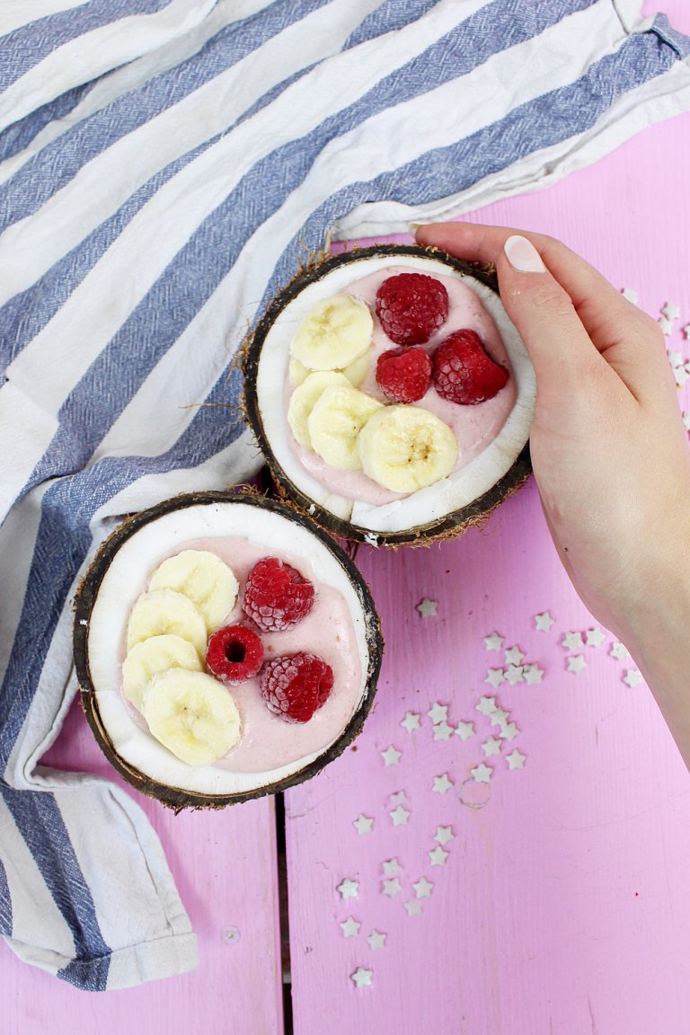 3 leckere Sommer-Rezepte: Gefüllte Erdbeeren, Smoothie Bowls...